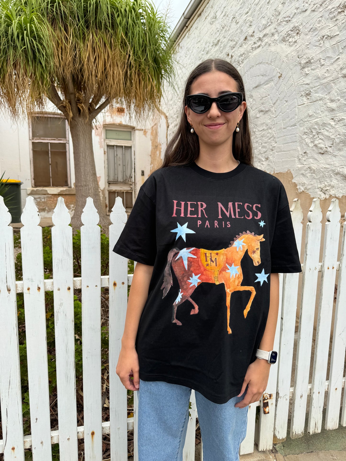 HER MESS OVERSIZED TEE