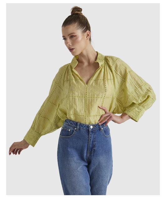 WHISPER TOP