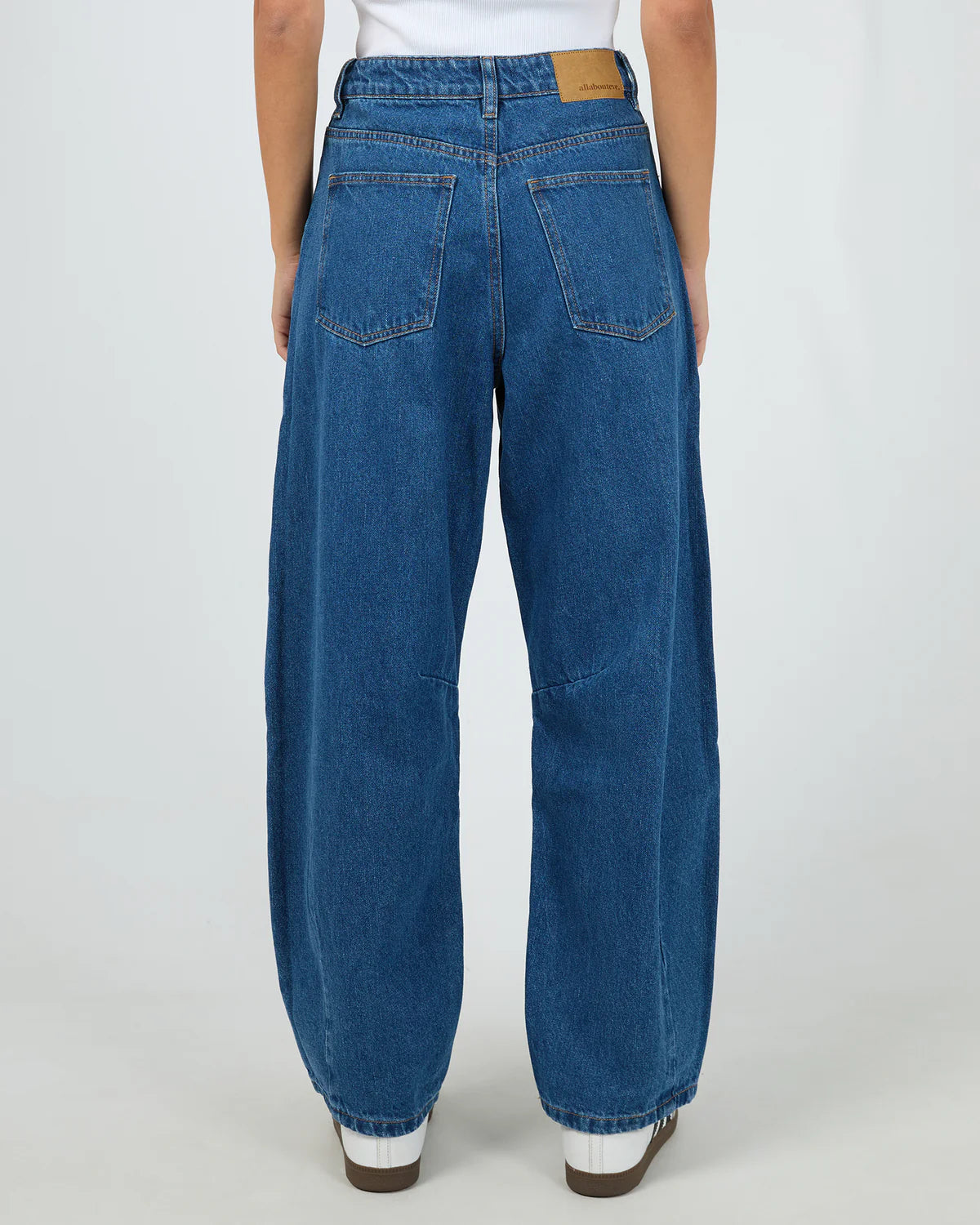 HALLIE BARREL LEG JEAN