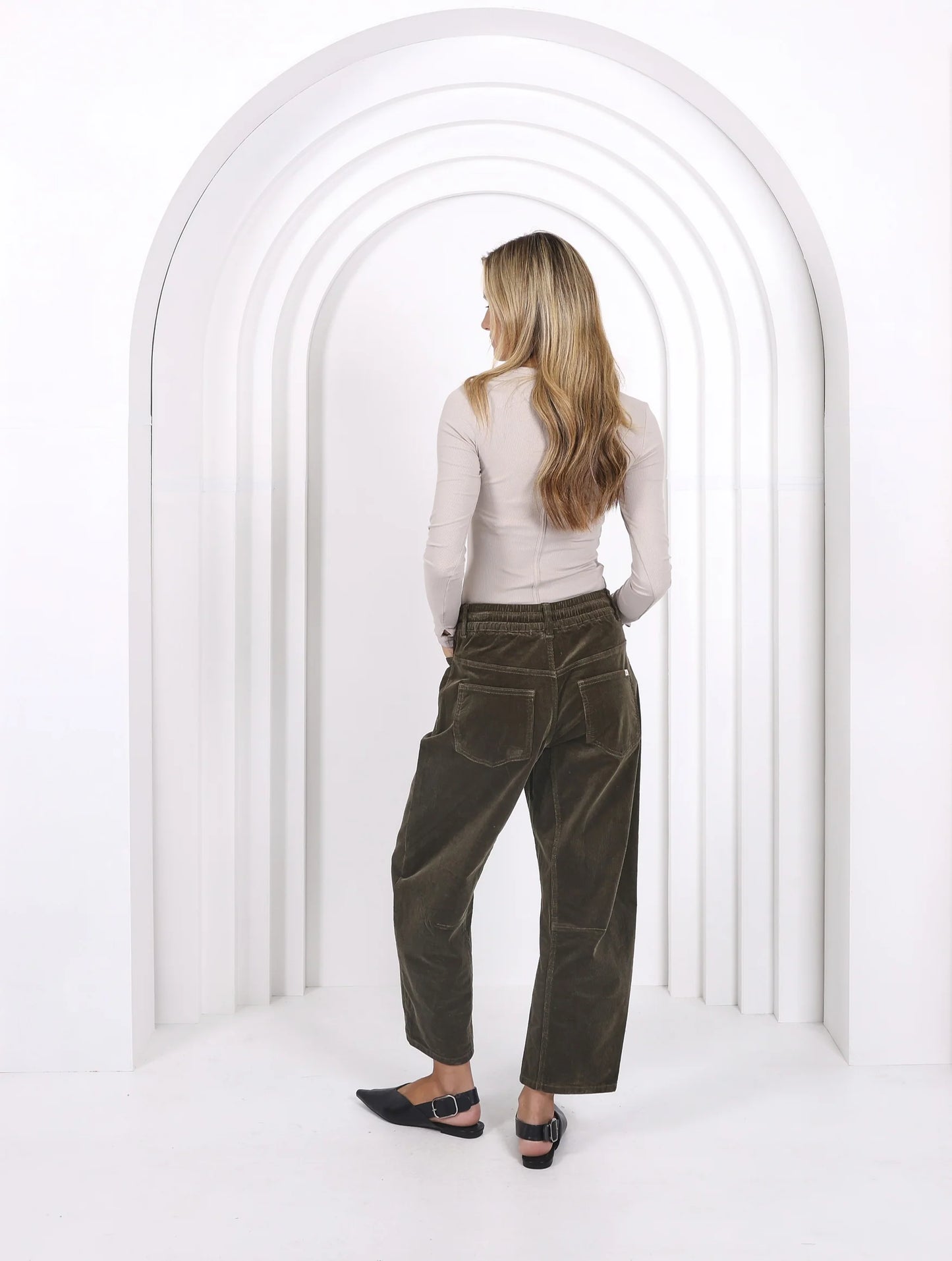 LEO BARREL CORDUROY