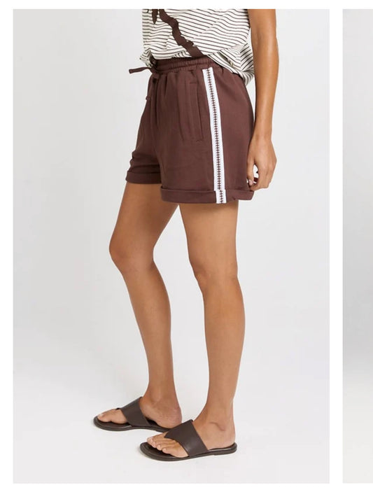 NIKKI RELAX SHORT