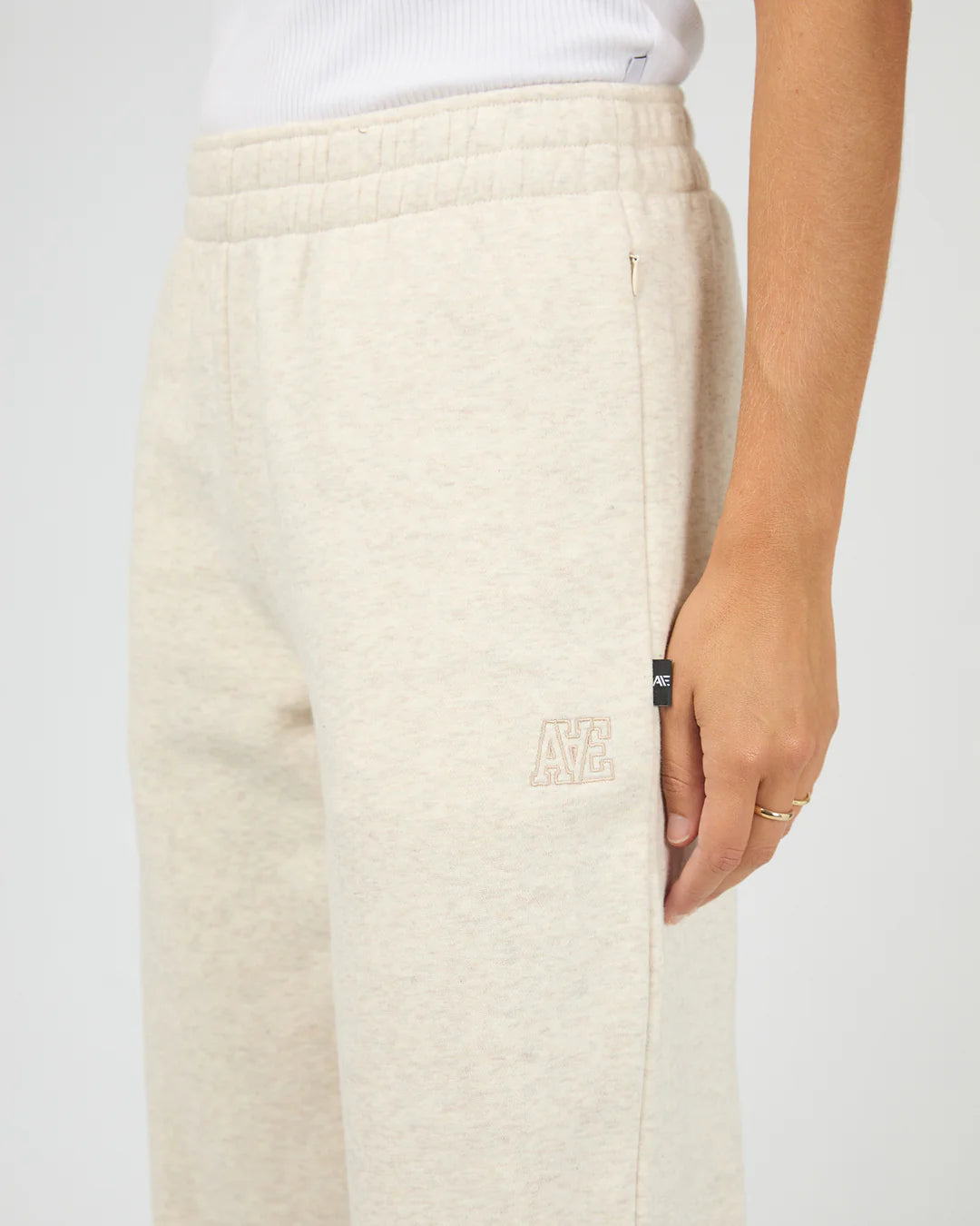 LIMITLESS TRACKPANT 26