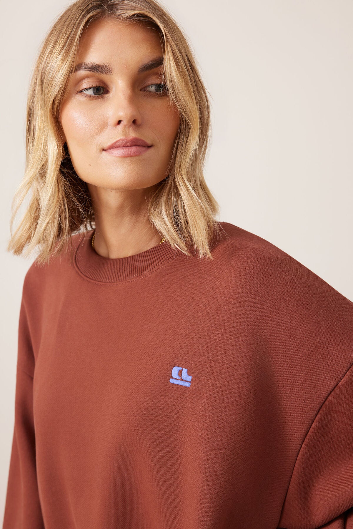 QUINN SLOUCHY CREW BURNT TOFFEE