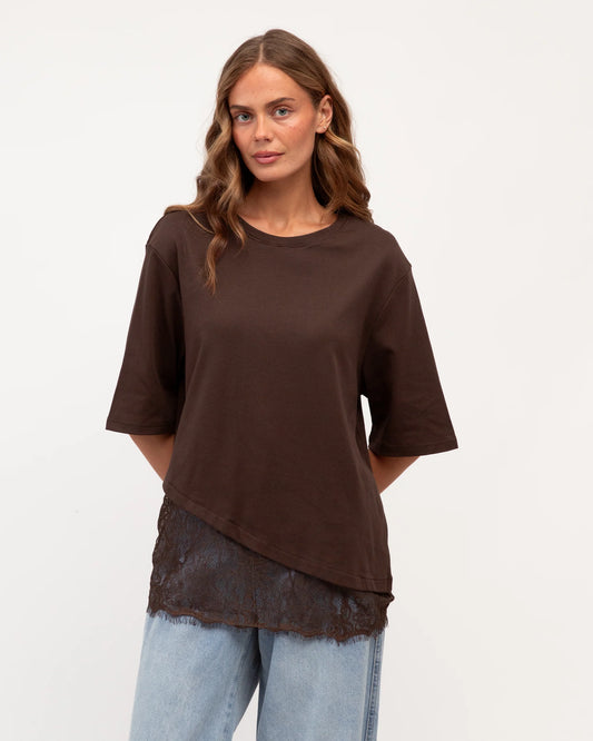 LACE HEM TEE