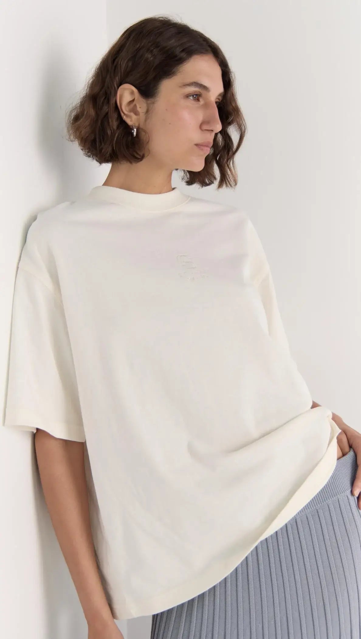 STAPLE EMBROIDERY TEE